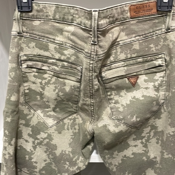 GUESS camo jeans - Picture 6 of 9